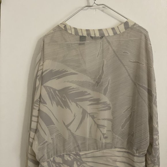 New York Company Sheer Top Large - Picture 2 of 10